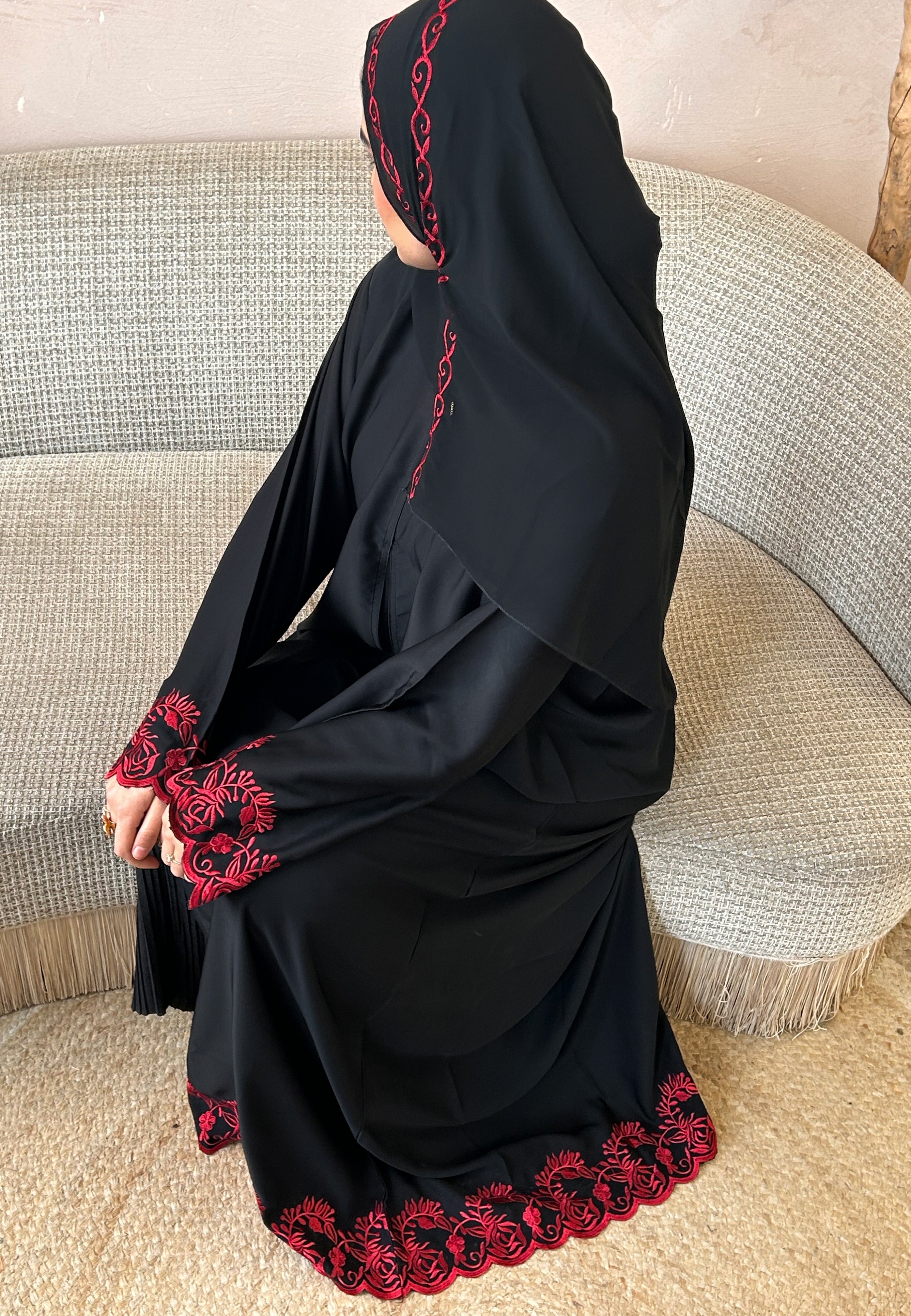 Red thread Detail Open Abaya