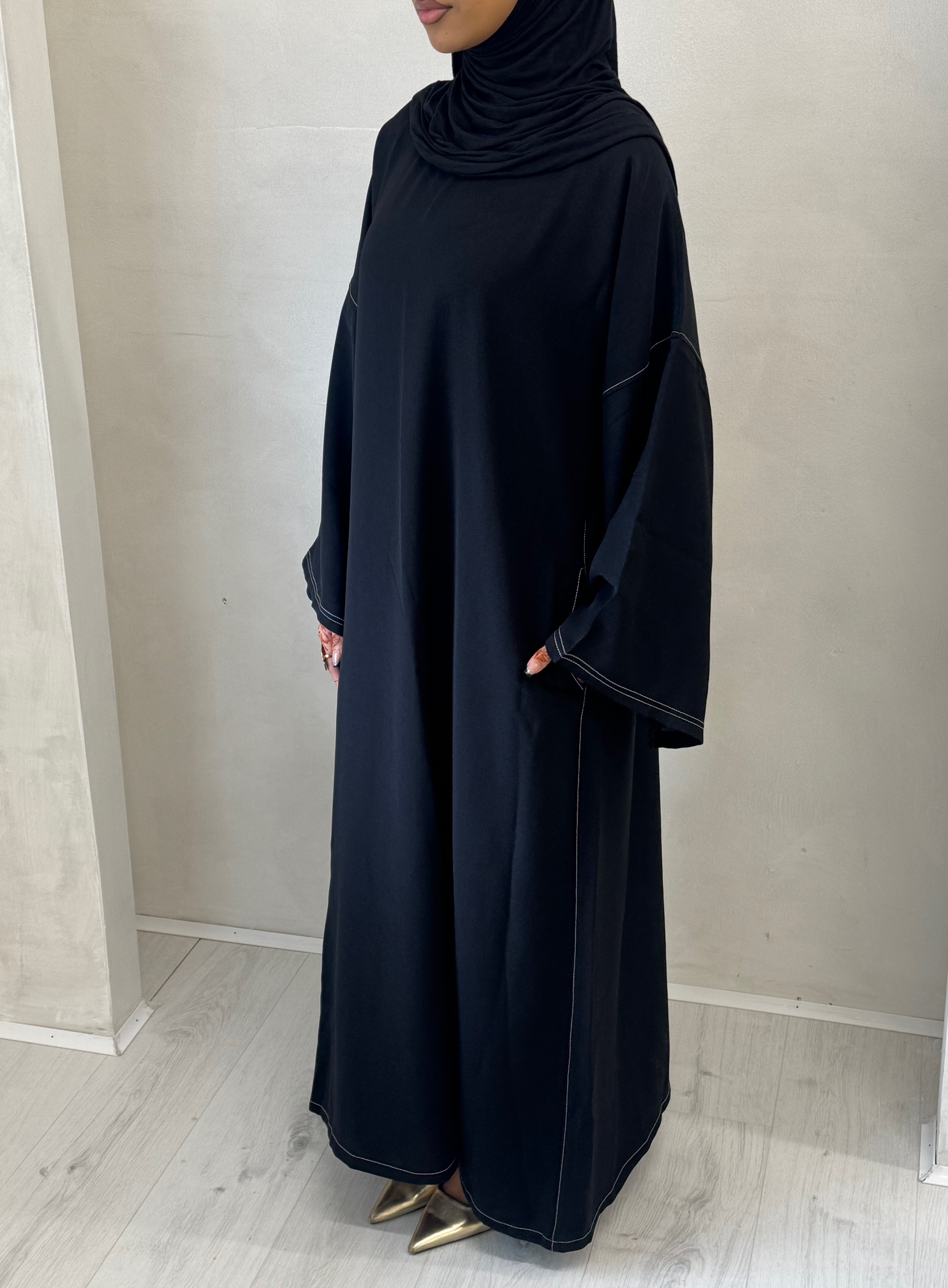Black Contrast Stitch Closed Abaya