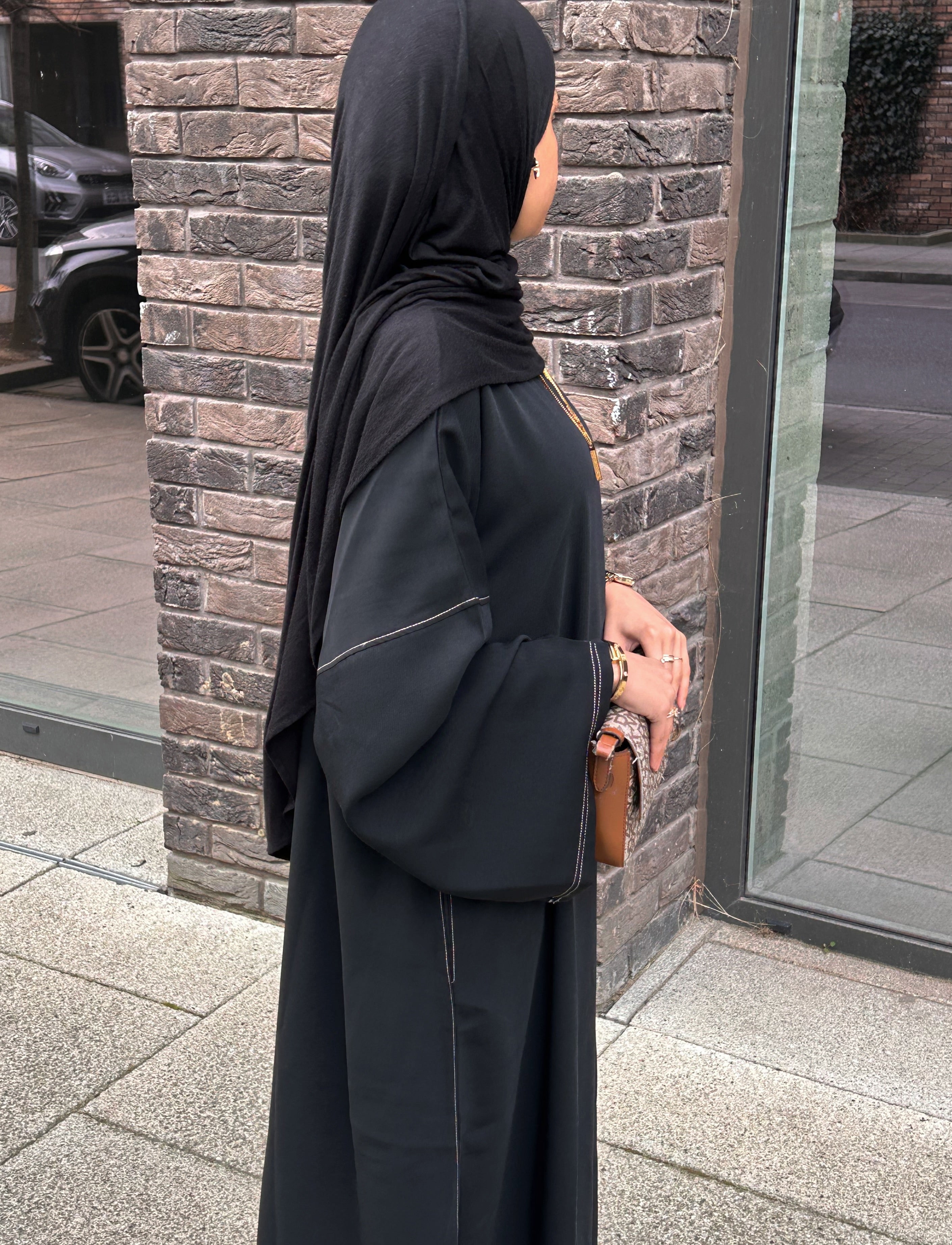 Black Contrast Stitch Closed Abaya