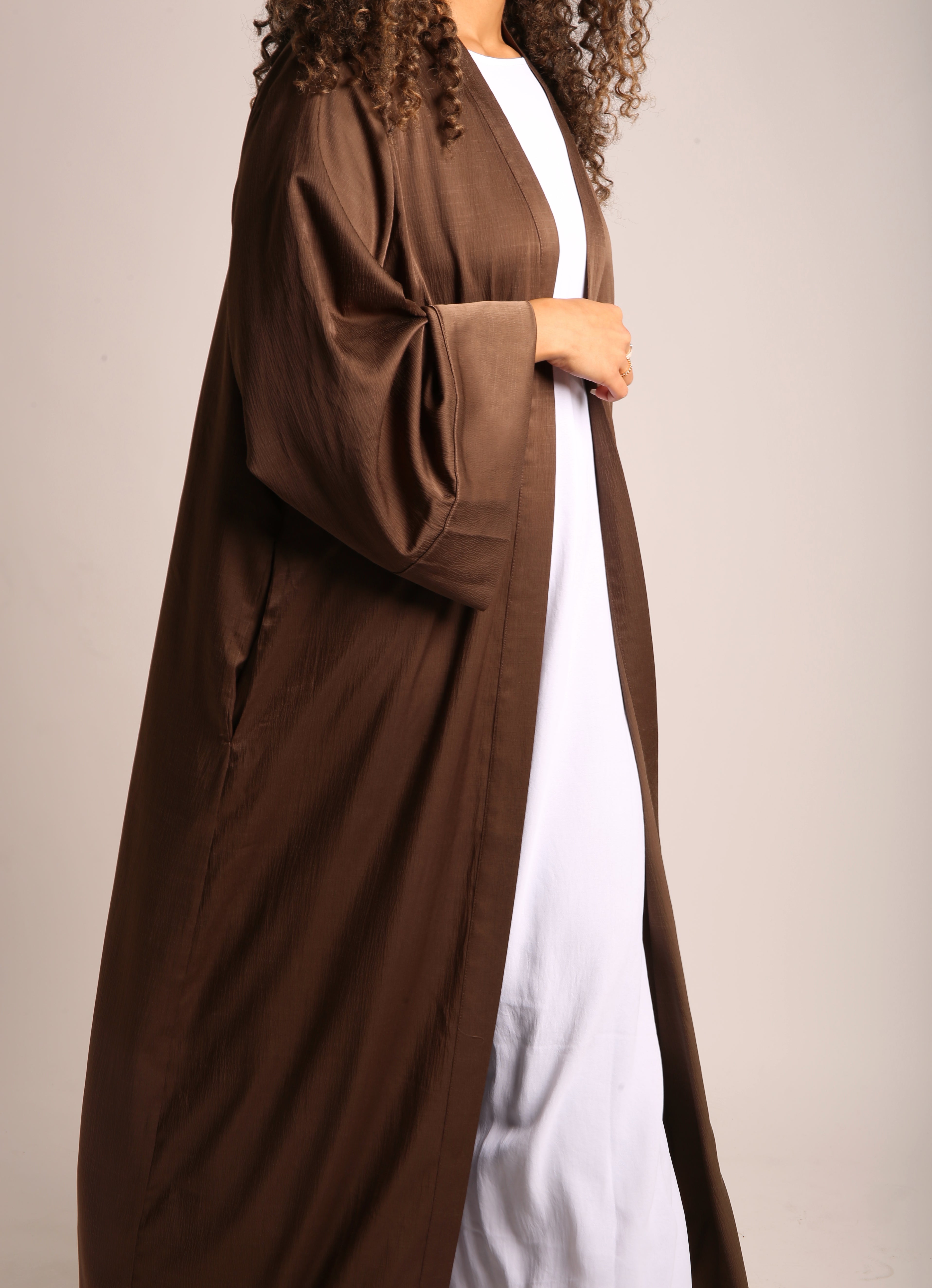 Brown Crinkle Open Abaya – Bayt El Hayat